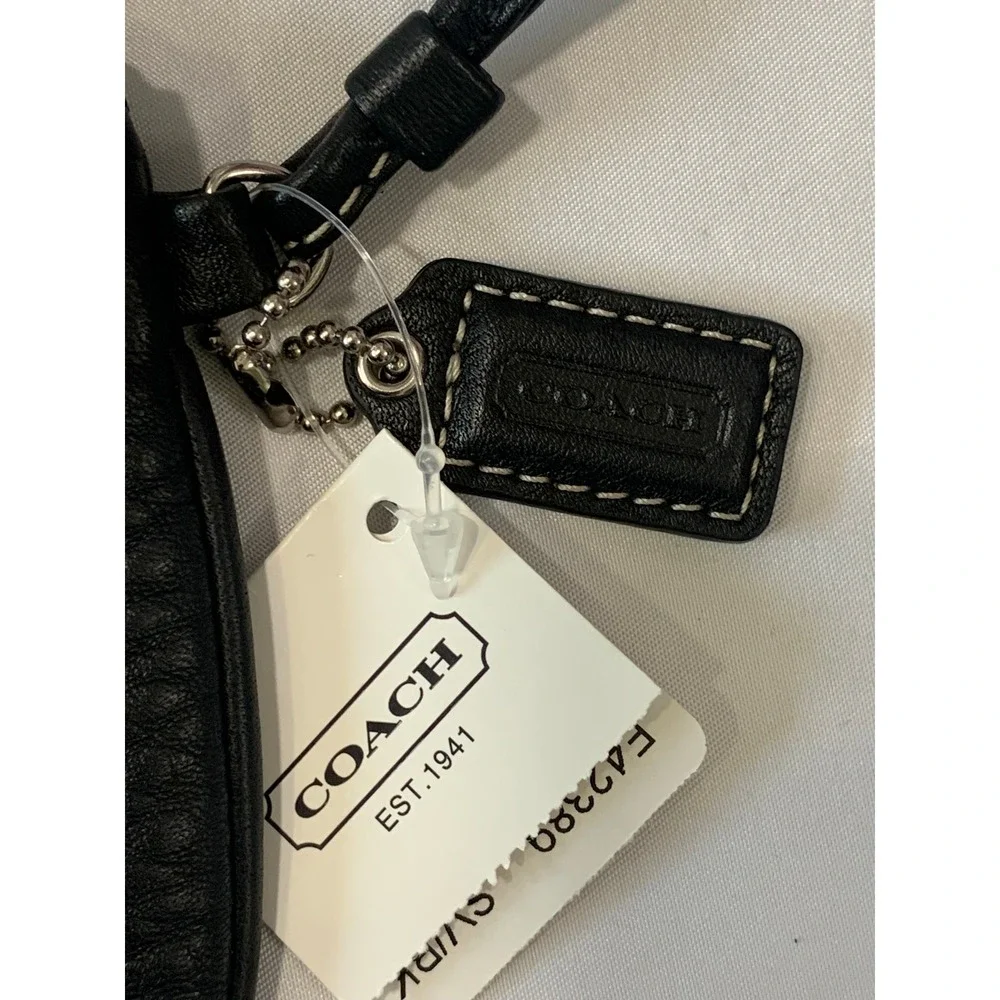 Coach F42389 Black Soft Pebble Leather Wristlet White Contrast Stitching NWT#892